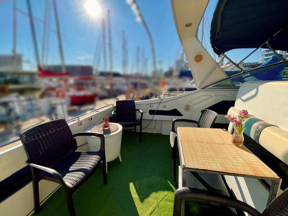 Yacht Hotel Barcelona Сан-Адриан-де-Бесос Экстерьер фото