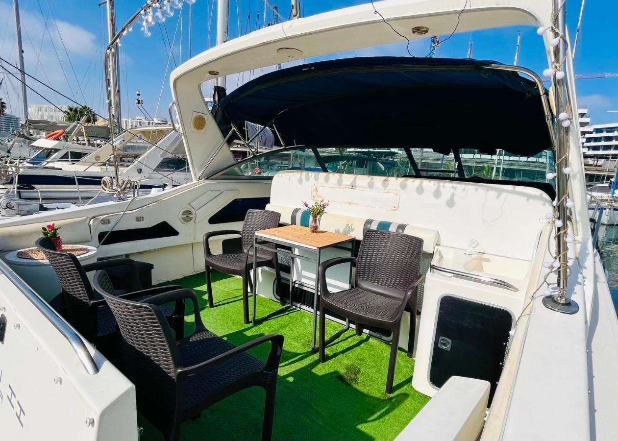Yacht Hotel Barcelona Сан-Адриан-де-Бесос Экстерьер фото